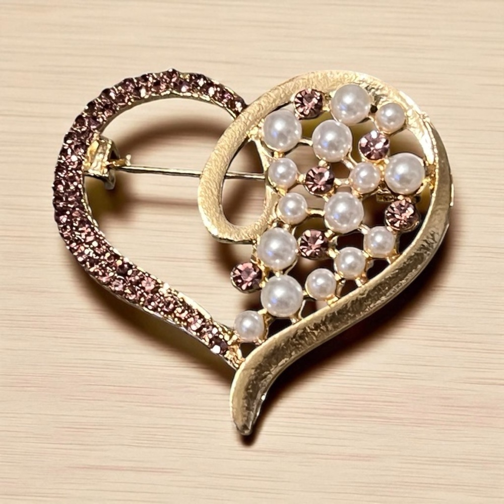 Purple Heart Brooch with Faux Pearls in Gold Tone